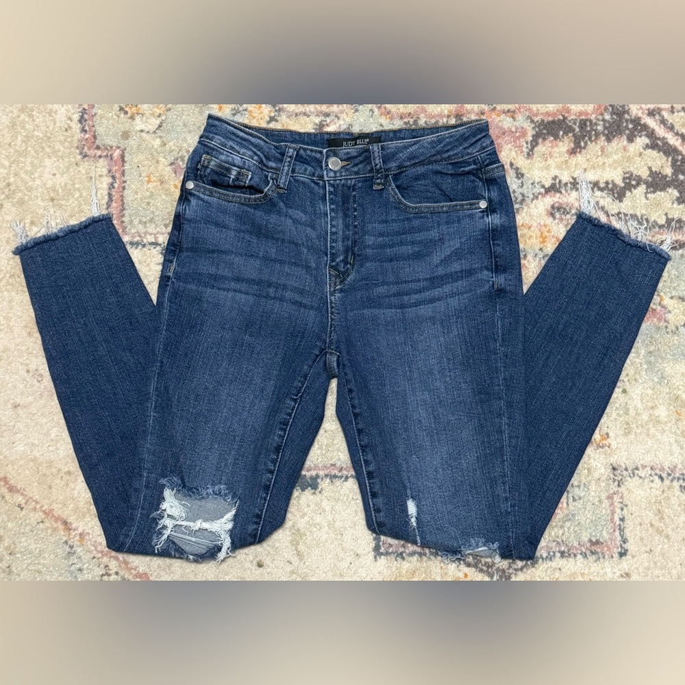 Judy Blue Women’s Sz 5/27 Blue Skinny Fit Medium Wash Destroyed Denim Jeans